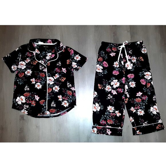 Room Service Black and Pink Floral Print Pajamas Set Size S Capris Short Sleeve - Picture 2 of 7
